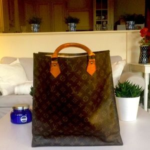 Rare large Louis Vuitton sac plat. Perfect for a laptop . Guaranteed authentic.